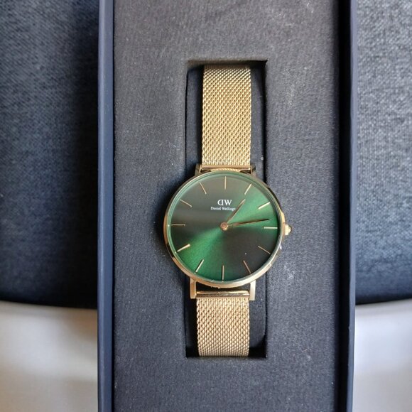 ⌚️Daniel Wellington "Petite Emerald" Watch✨️ - Picture 2 of 3